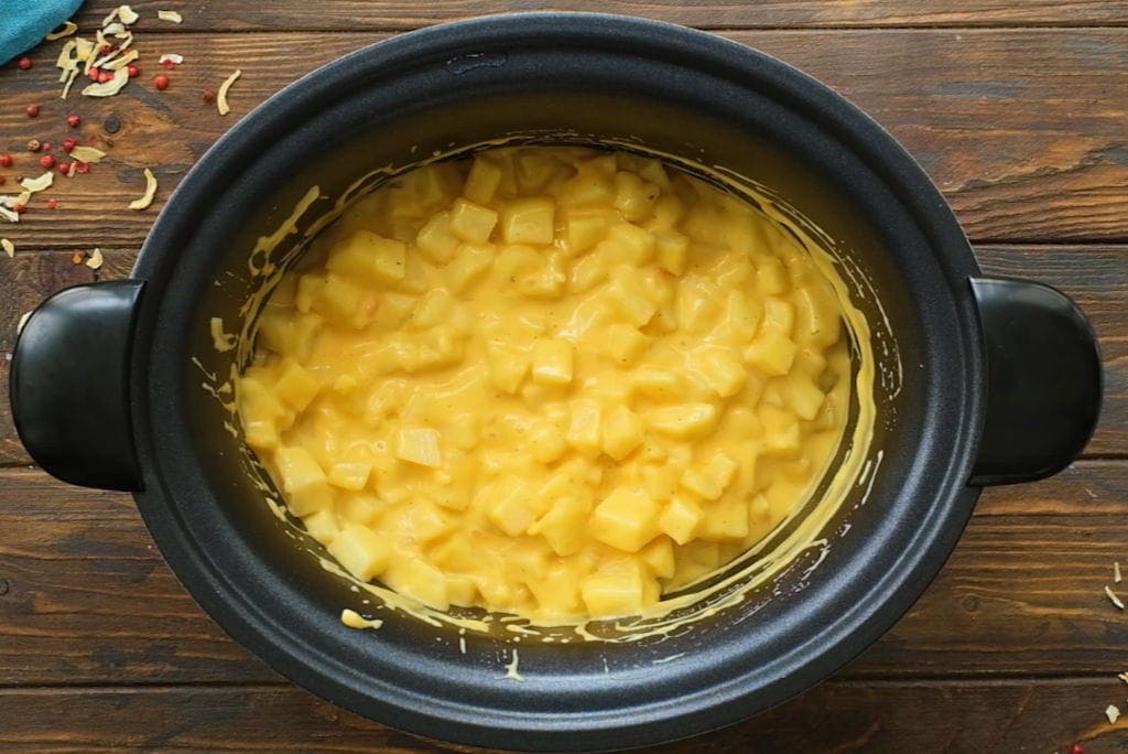 Cheesy potatoes in crock pot