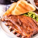 ribs, toast, and green beans on a plate