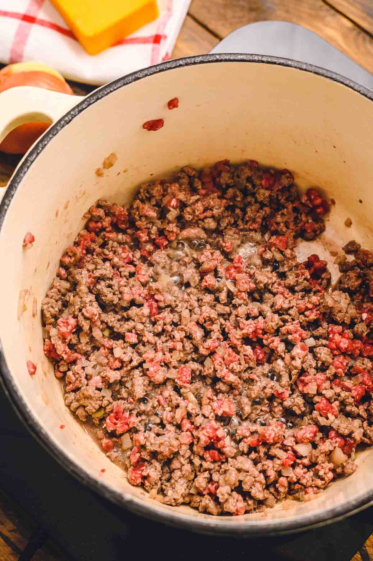 Hamburger Browning in dutch oven