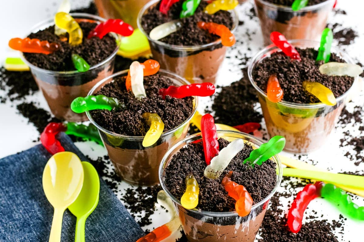 Oreo Dirt Cups with gummy worms