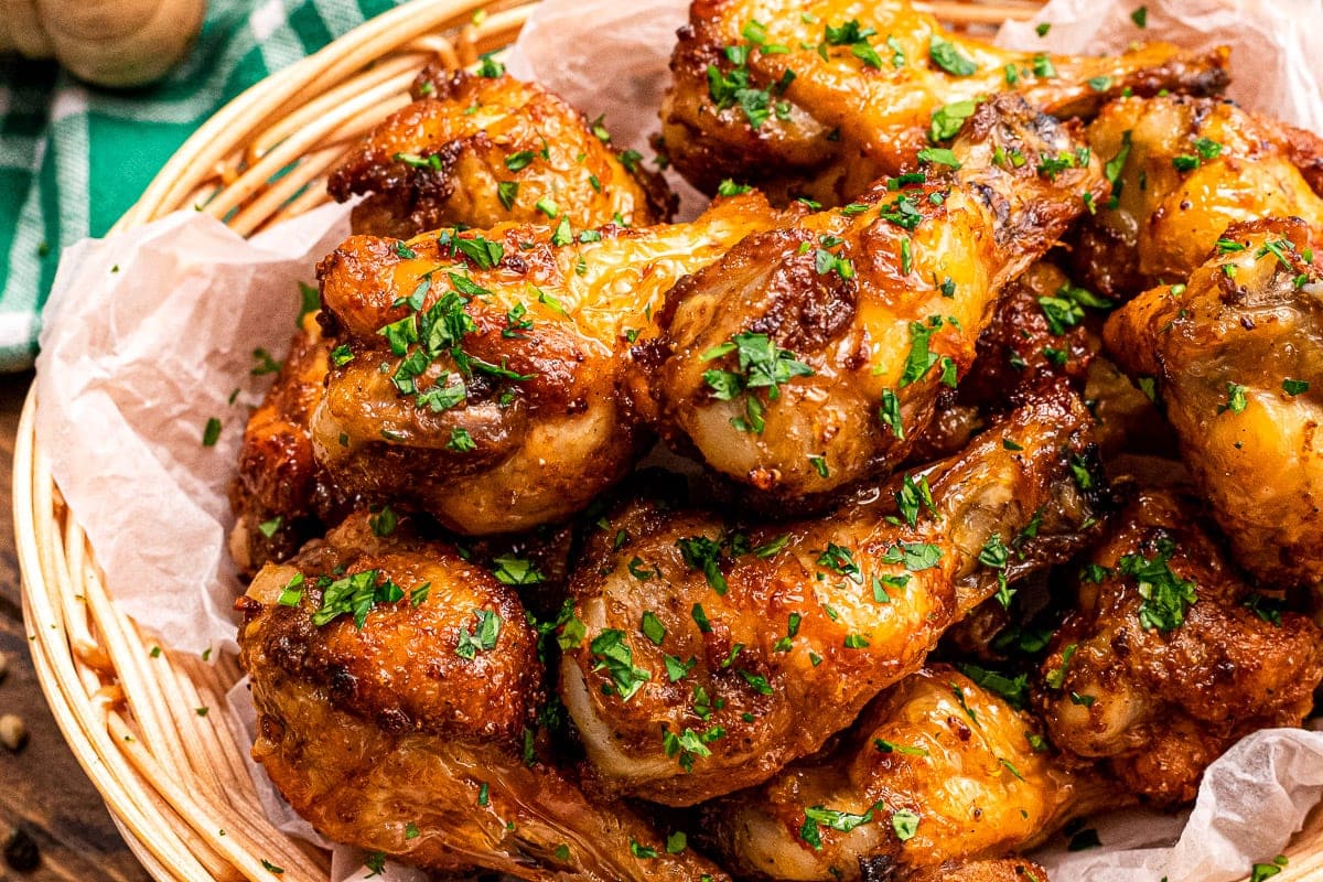 https://www.julieseatsandtreats.com/wp-content/uploads/2020/08/Air-Fryer-Chicken-Wings-4-of-4.jpg