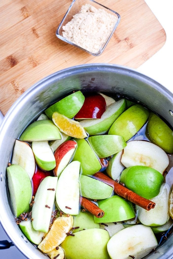 Stock pot with ingredients for apple cider.