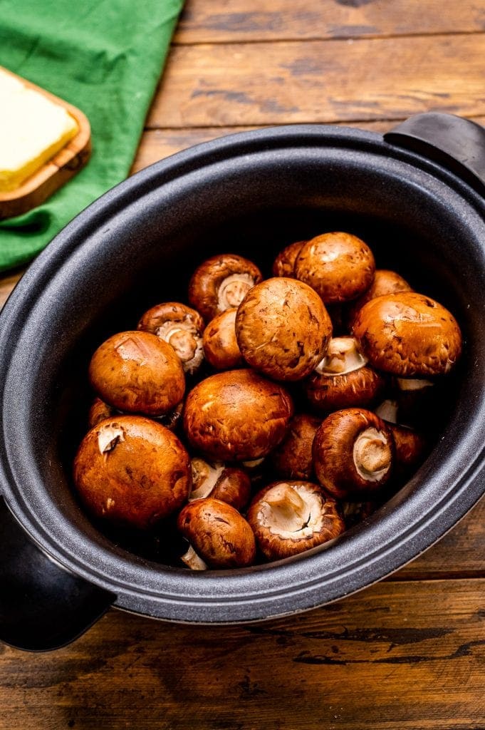 Crock Pot with mushrooms in it