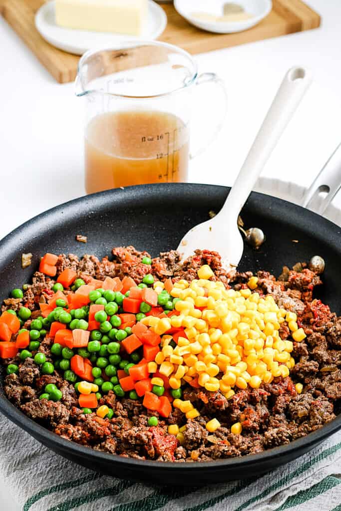Ground beef mixture with vegetables
