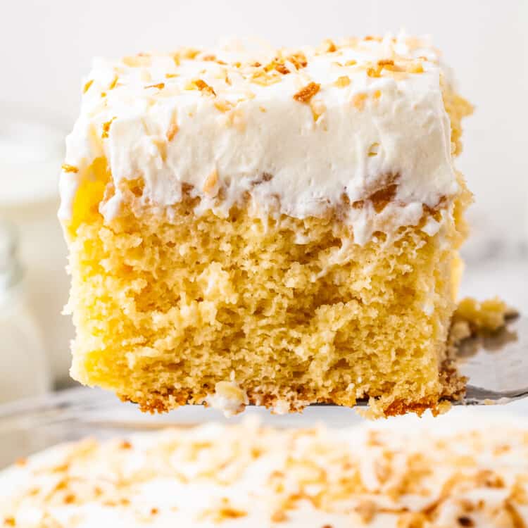 Serving spatula with a piece of pineapple cake