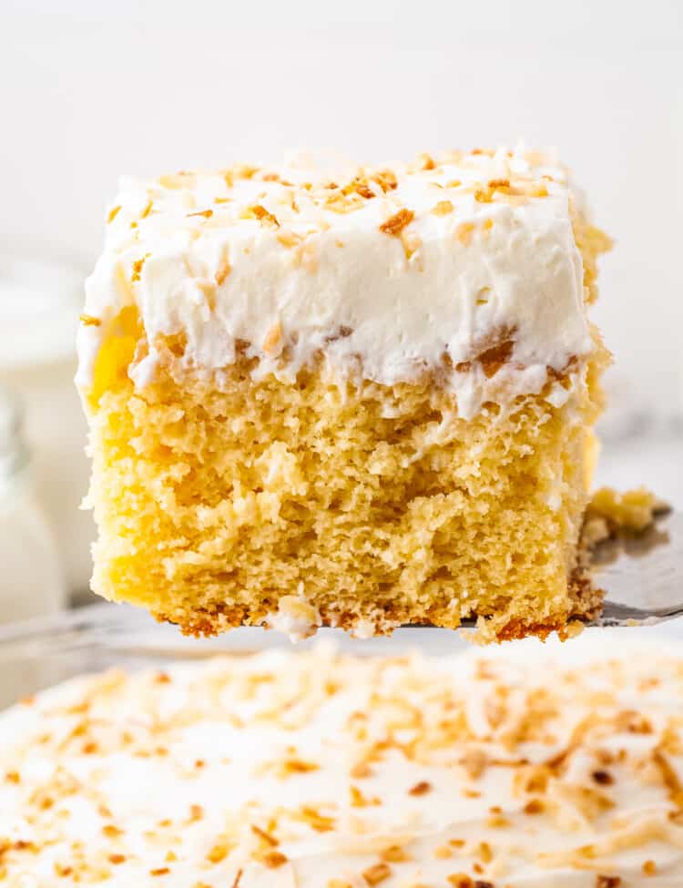 Serving spatula with a piece of pineapple cake