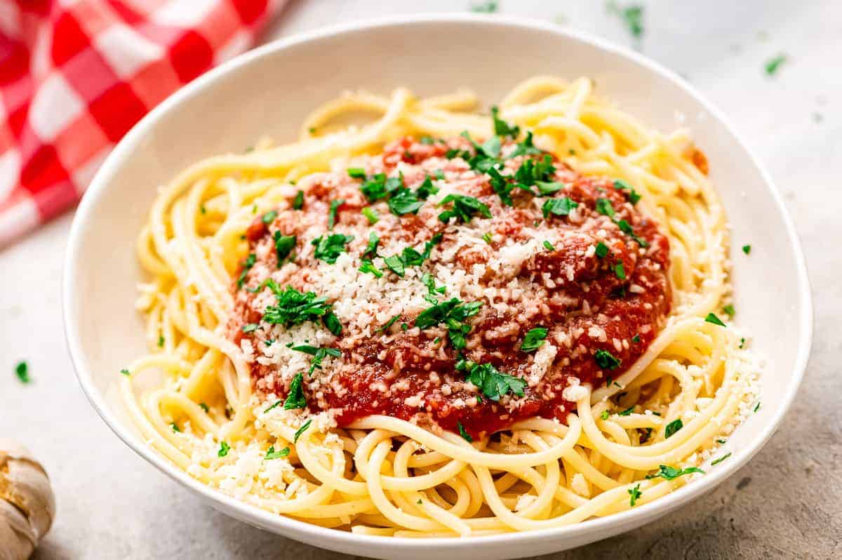 A bowl of spaghetti in a white bowl