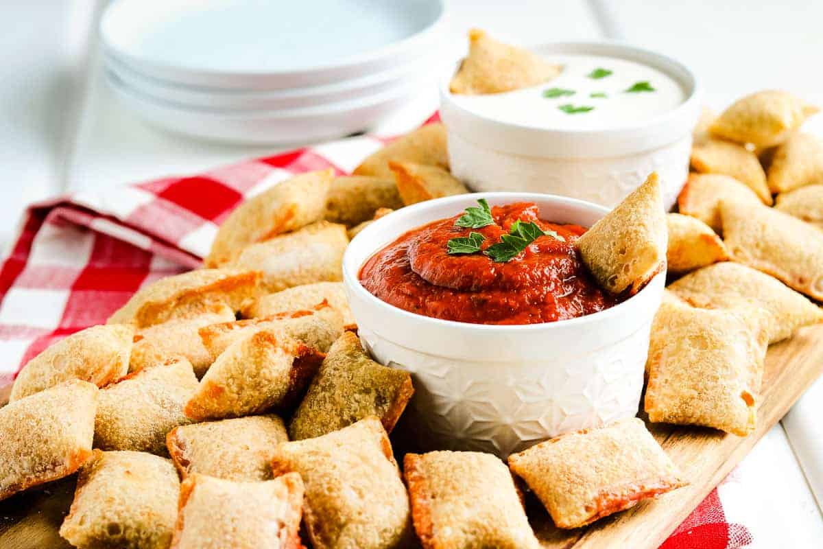 Photo of cooked pizza rolls and marinara sauce