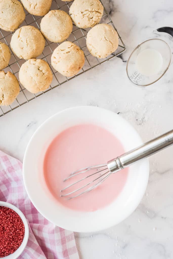 Cherry icing for cookies