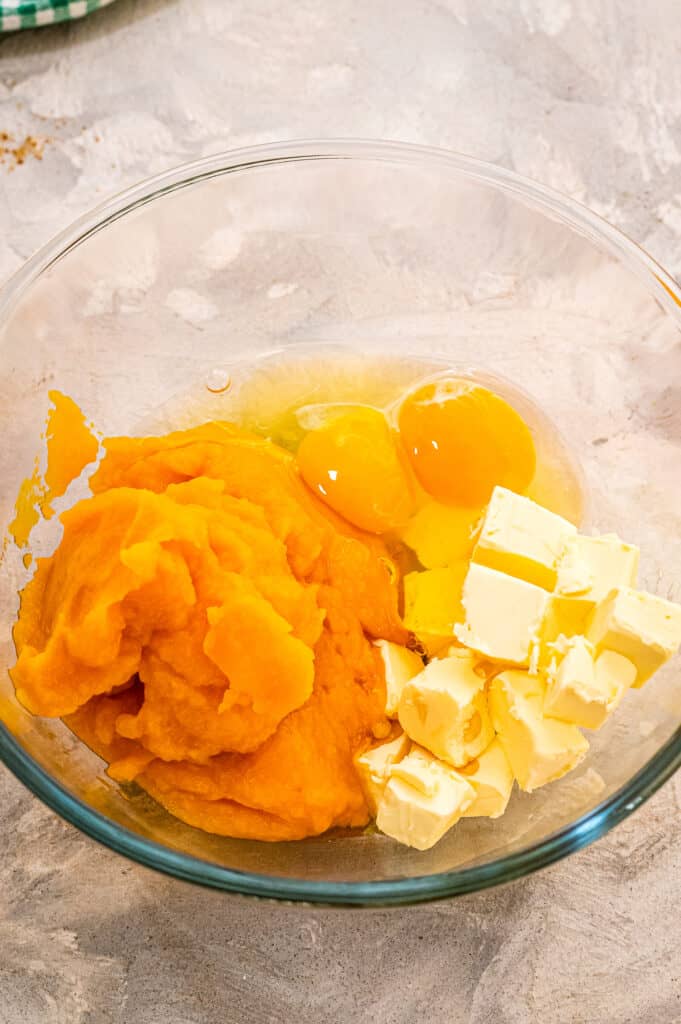 Glass bowl with wet ingredients for pumpkin muffins before mixing