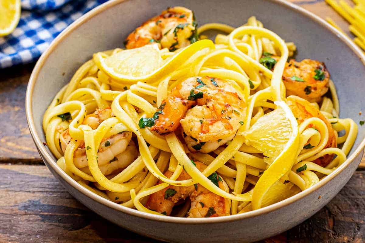 Shrimp Scampi with linguine in a bowl