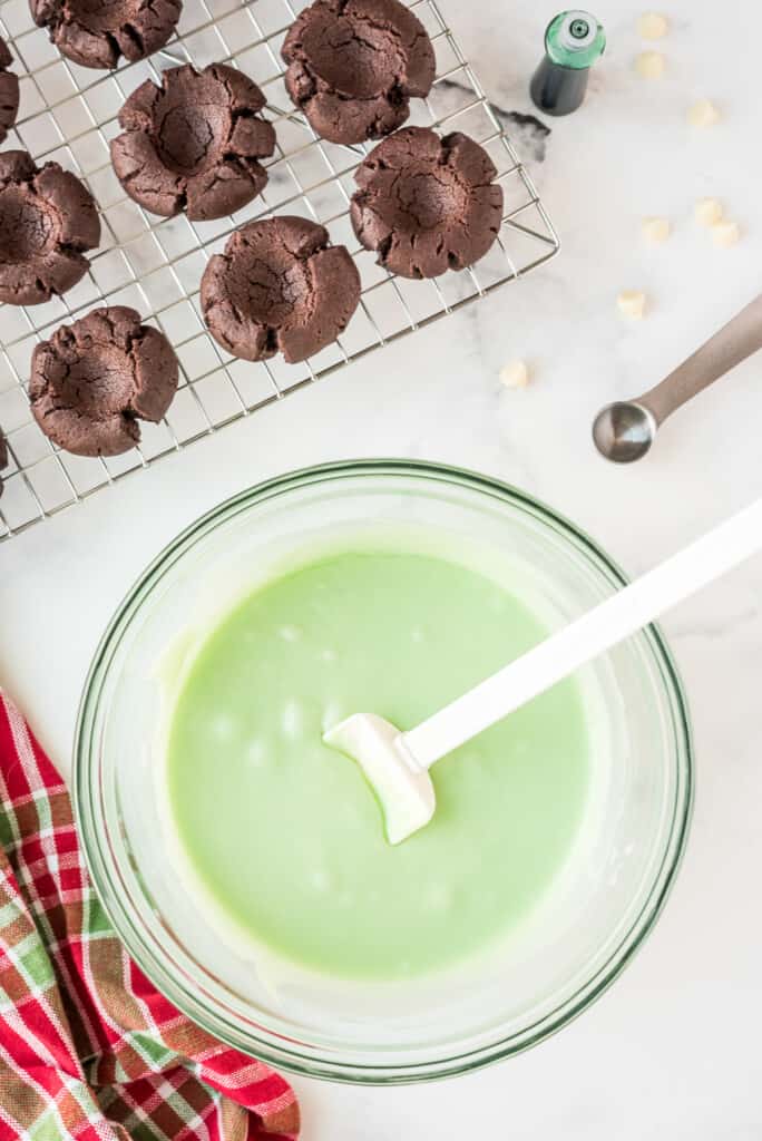 Glass bowl with green mint fudge filling for cookies