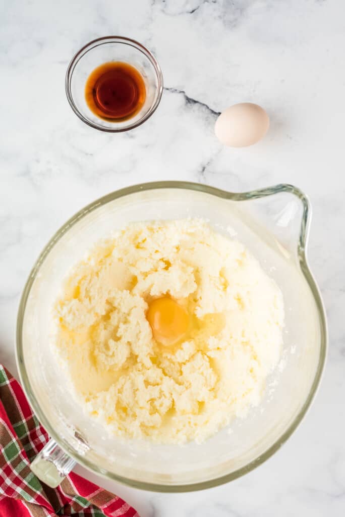 Glass bowl with butter and sugar creamed together and egg added