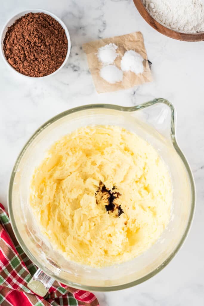 Glass bowl with creamed cookie dough and vanilla