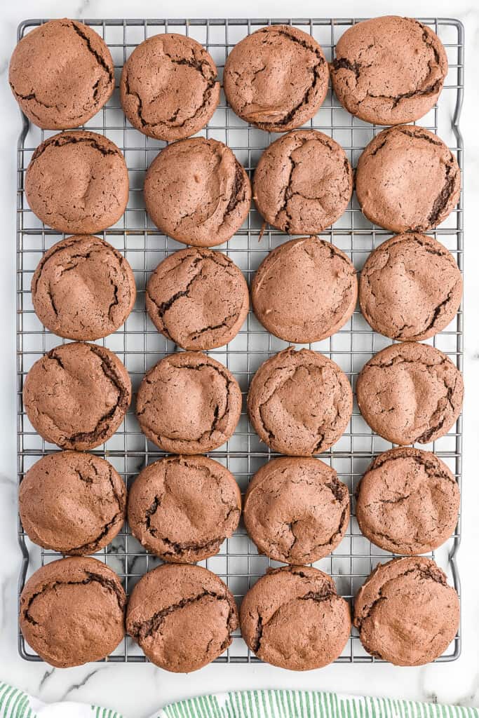 Cooling rack full of chocolate brownie cookies