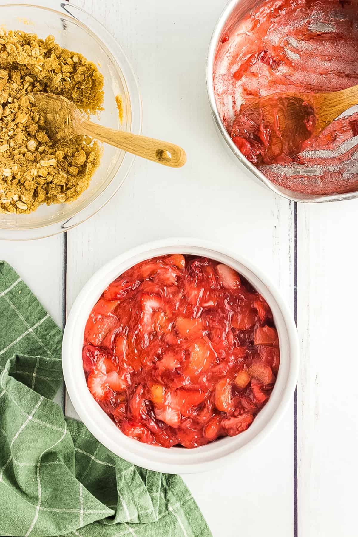 Strawberry rhubarb filling in white dish