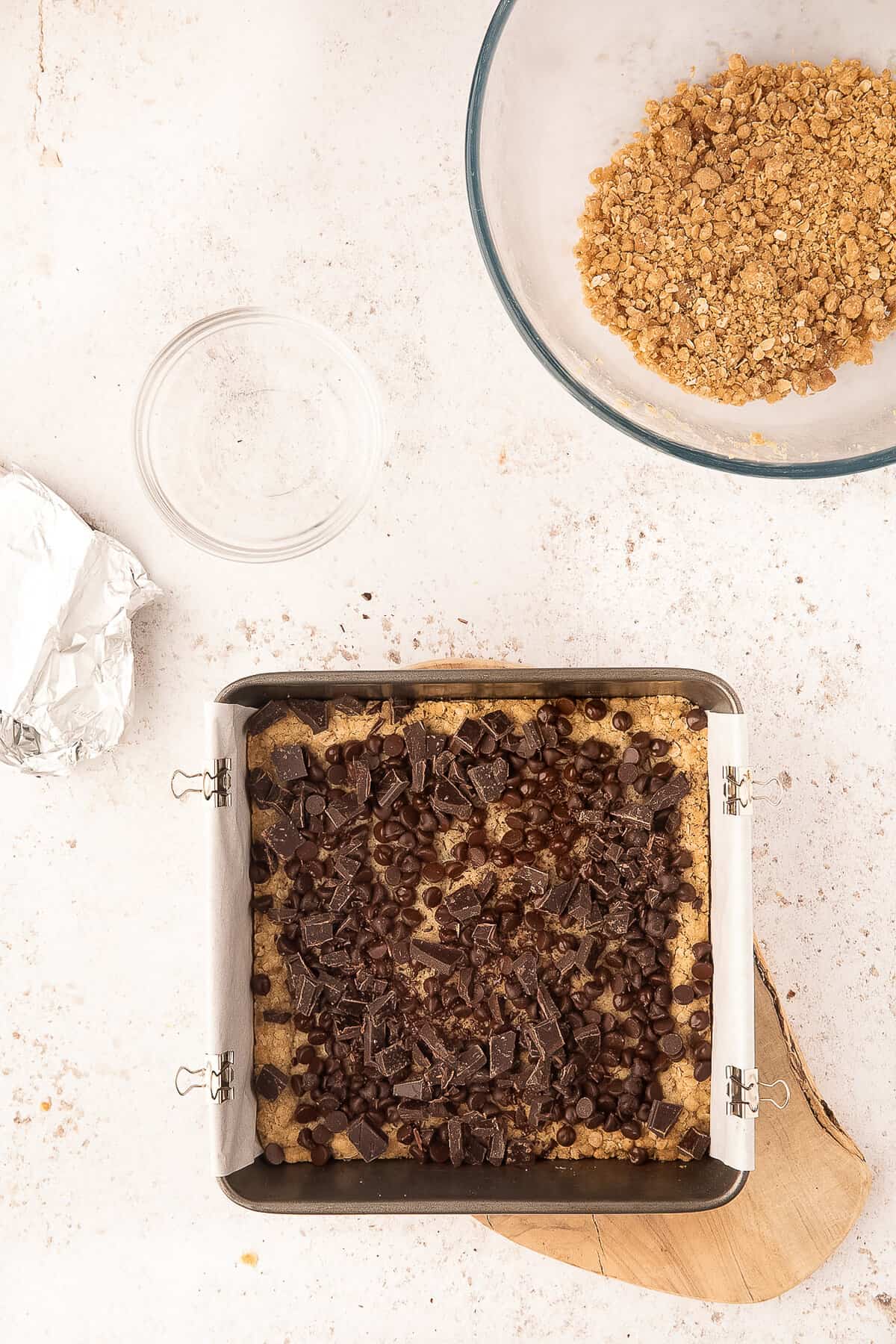 Chocolate in oat crust