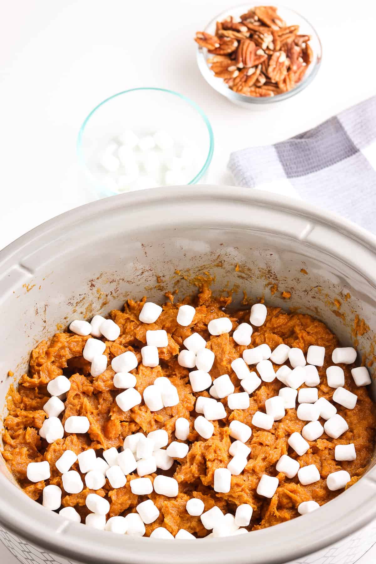 Slow cooker with mashed sweet potatoes and marshmallows