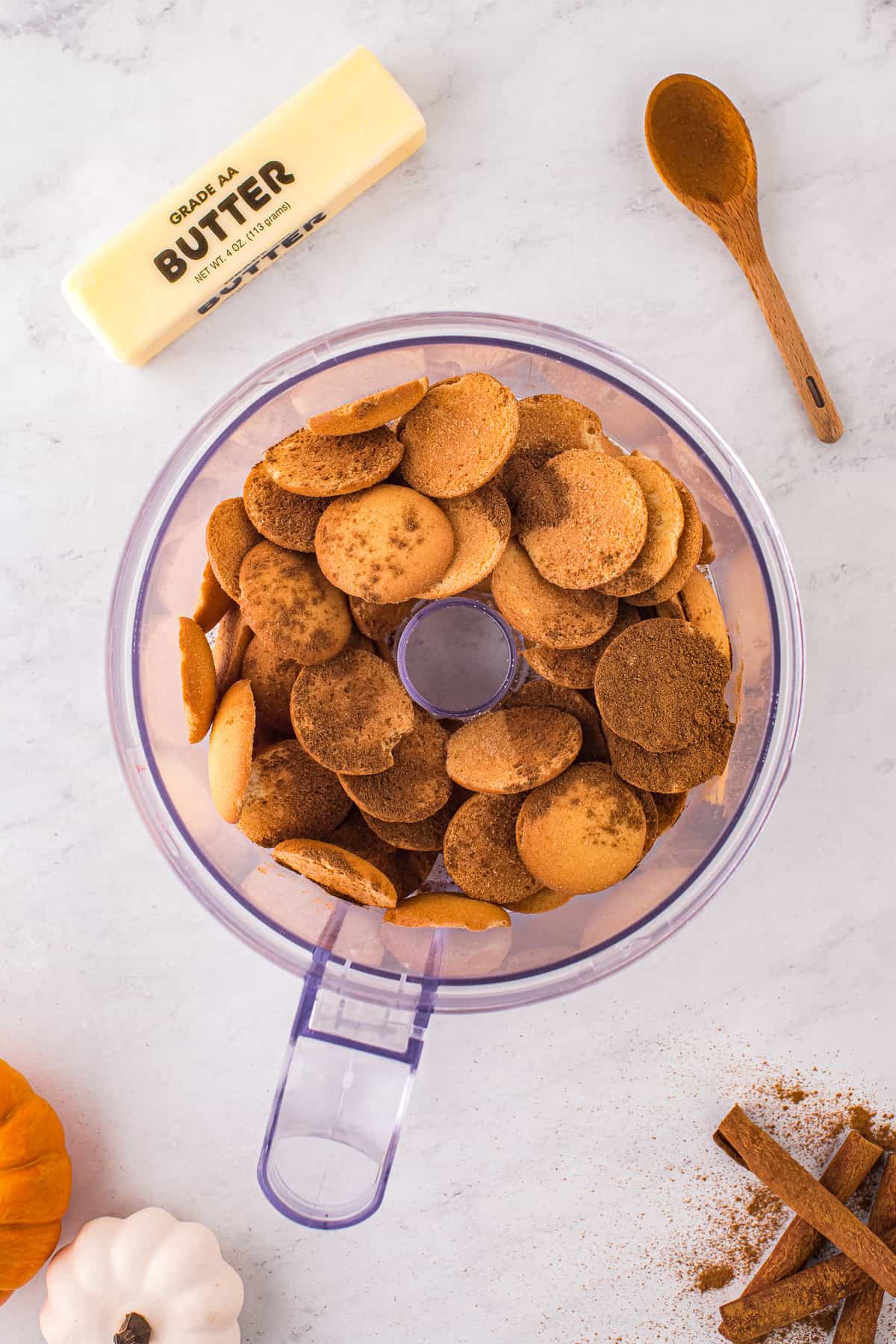 Food processor with pumpkin pie spice and Nilla Wafers