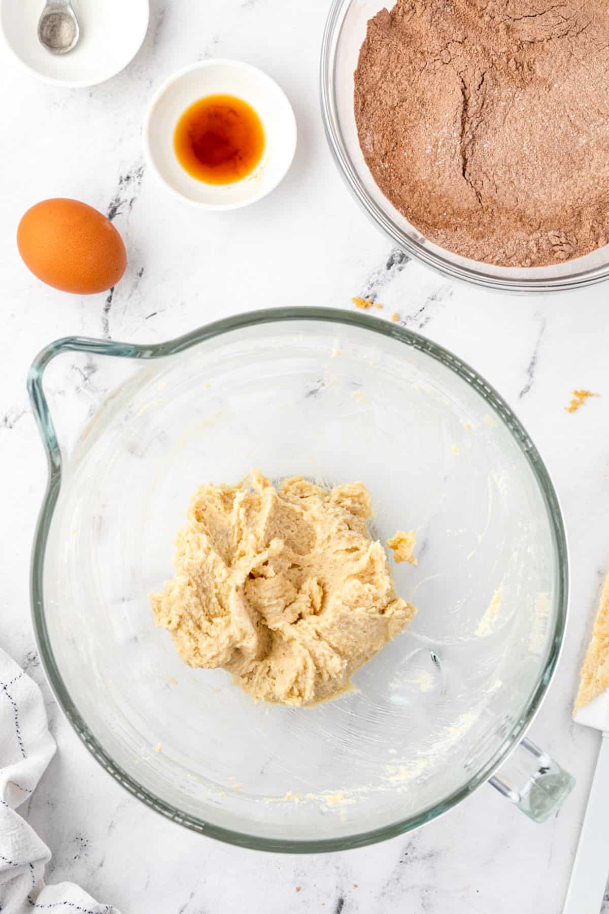 Wet ingredients in bowl after mixing