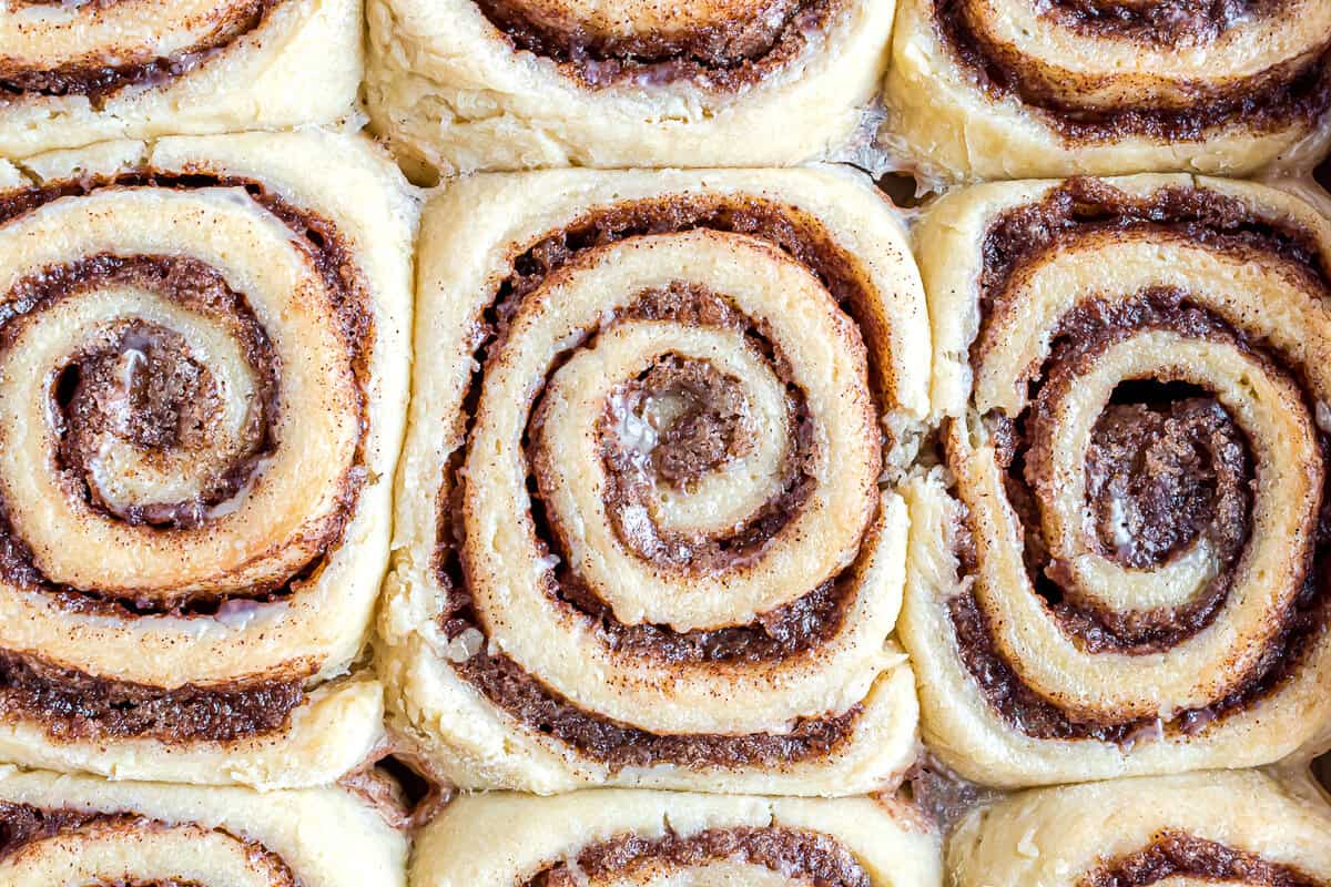 EASY Homemade Cinnamon Rolls – The Travel Bite