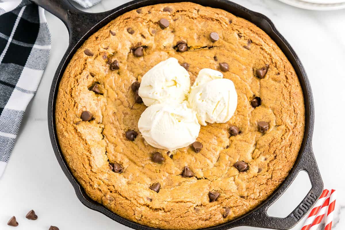 Chocolate Chip & Toffee Skillet Cookie (Pizookie)