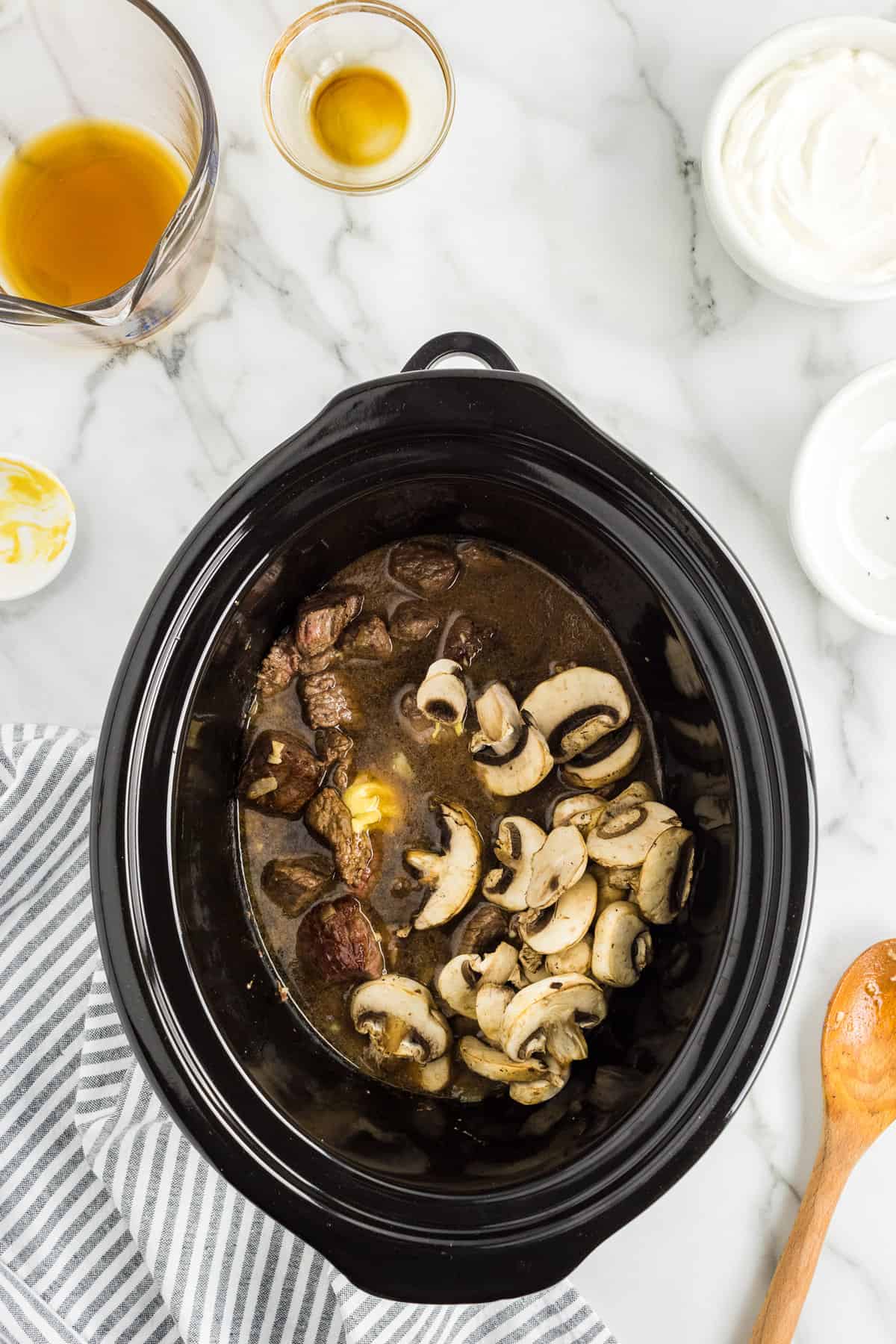 Stroganoff in crock pot wih mushrooms