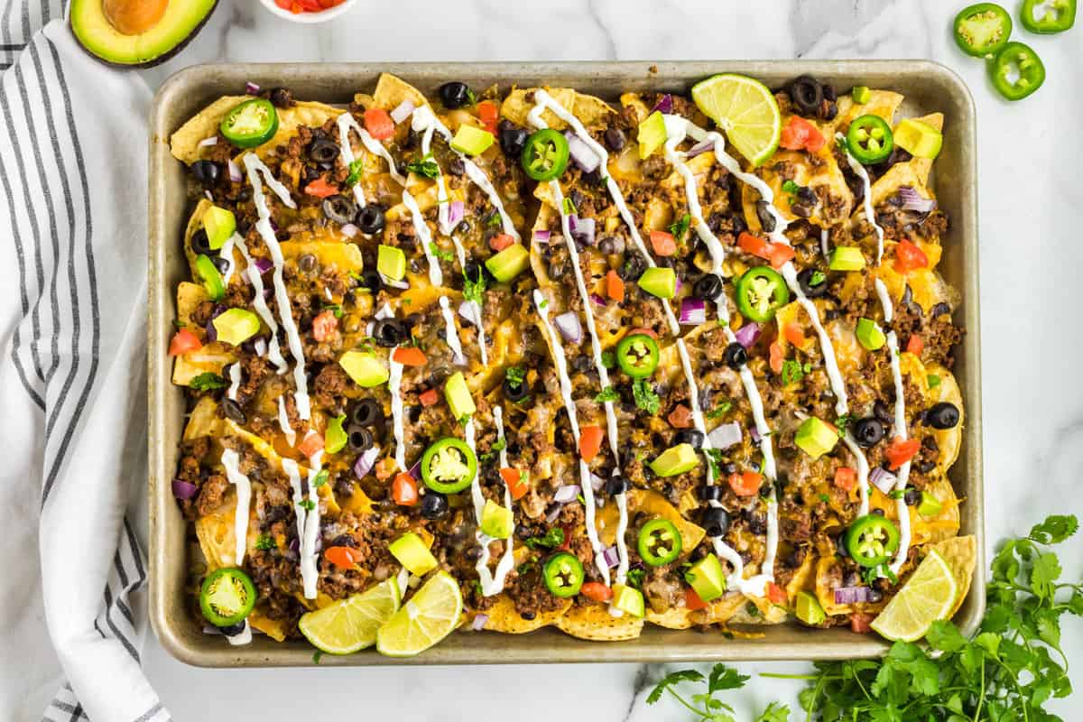 https://www.julieseatsandtreats.com/wp-content/uploads/2023/02/Loaded-Nachos-6-of-6.jpg