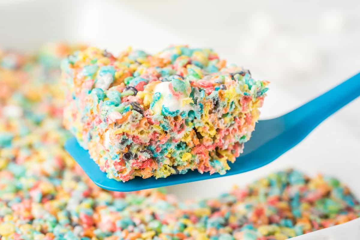 Close up Photo of a Bar taken out of the Pan with a Spatula