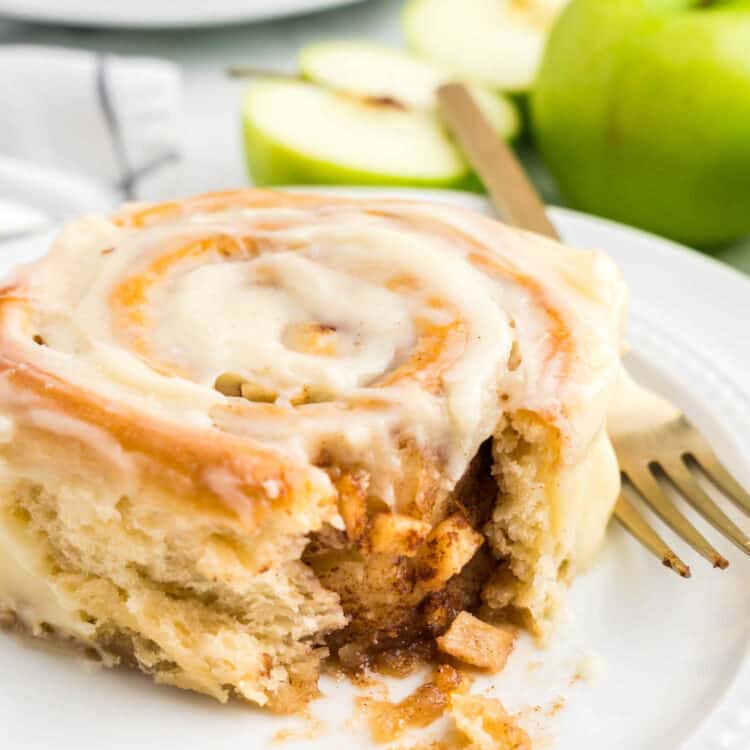 Close up photos of Apple Cinnamon Roll on plate
