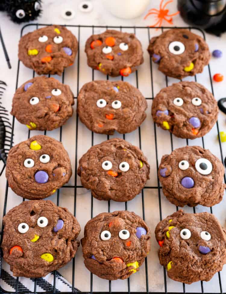 Cookies cooling on a cooling rack.