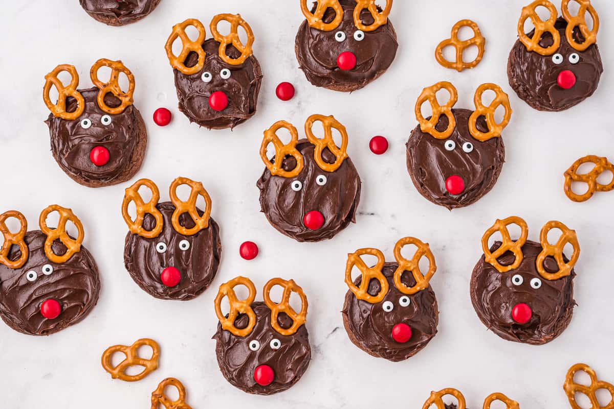 Multiple completed reindeer cookies