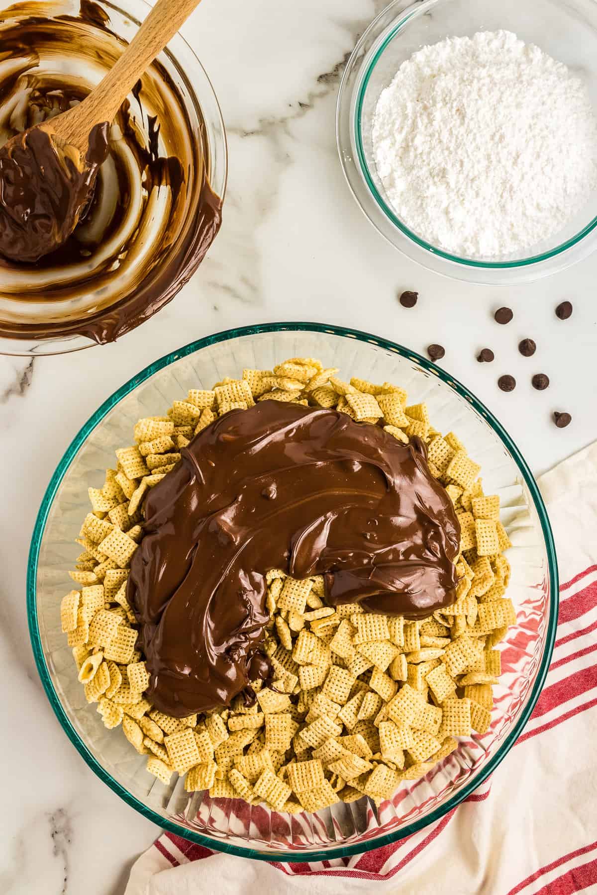 Pour chocolate mixture over rice cereal.