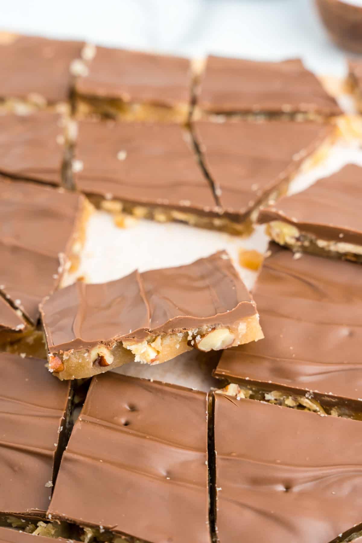 Toffee broken apart on serving tray