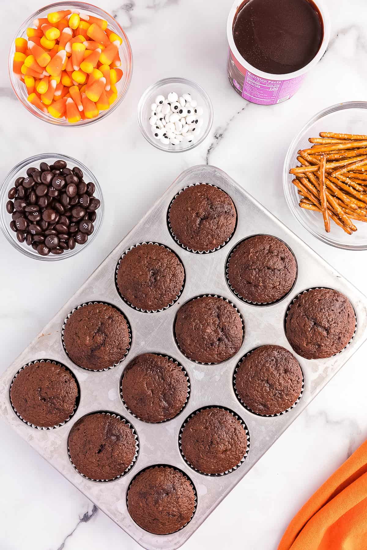 Cupcakes fully cooked and cooling.