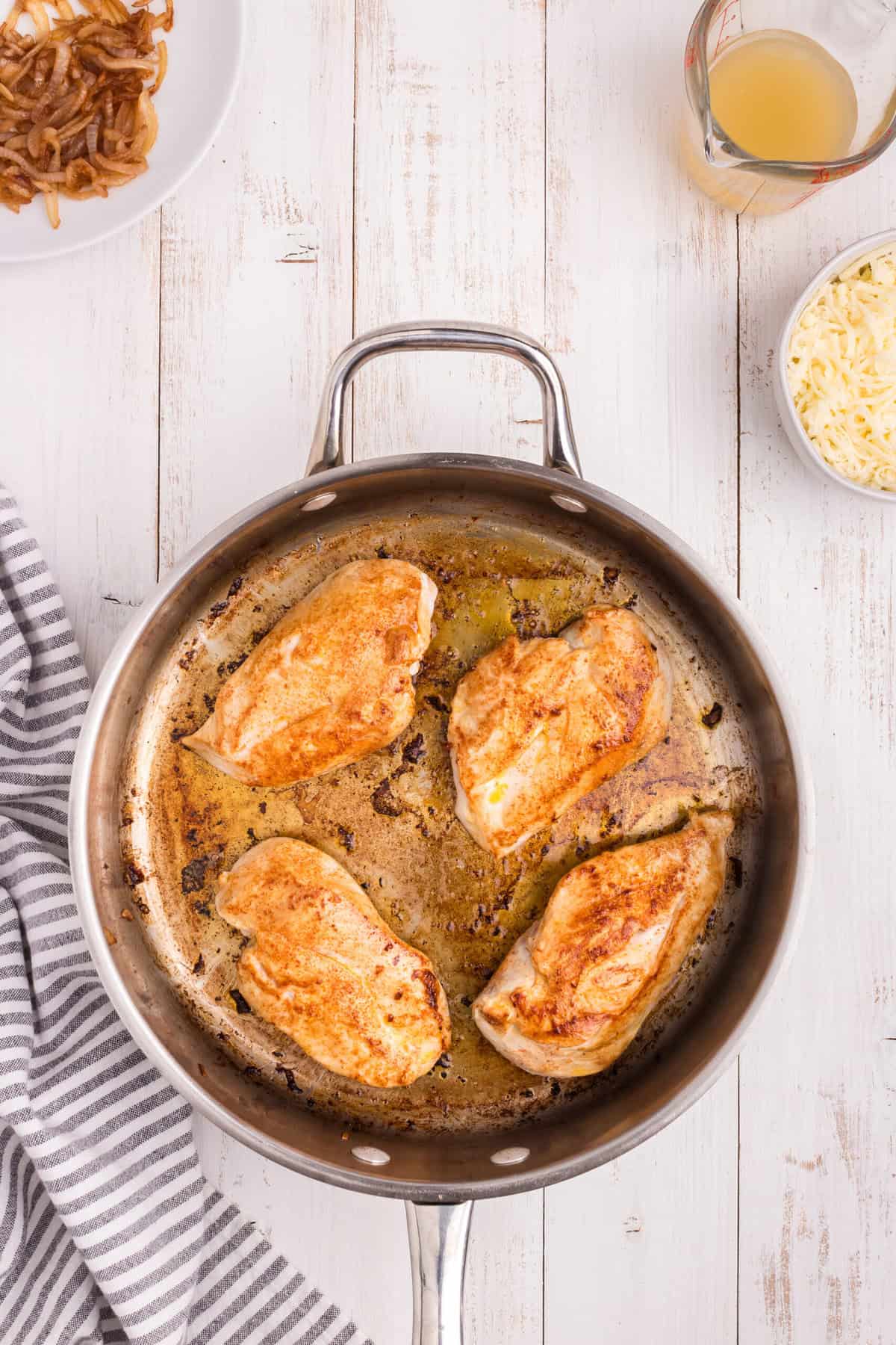 Overhead picture of cooked chicken in a pan.