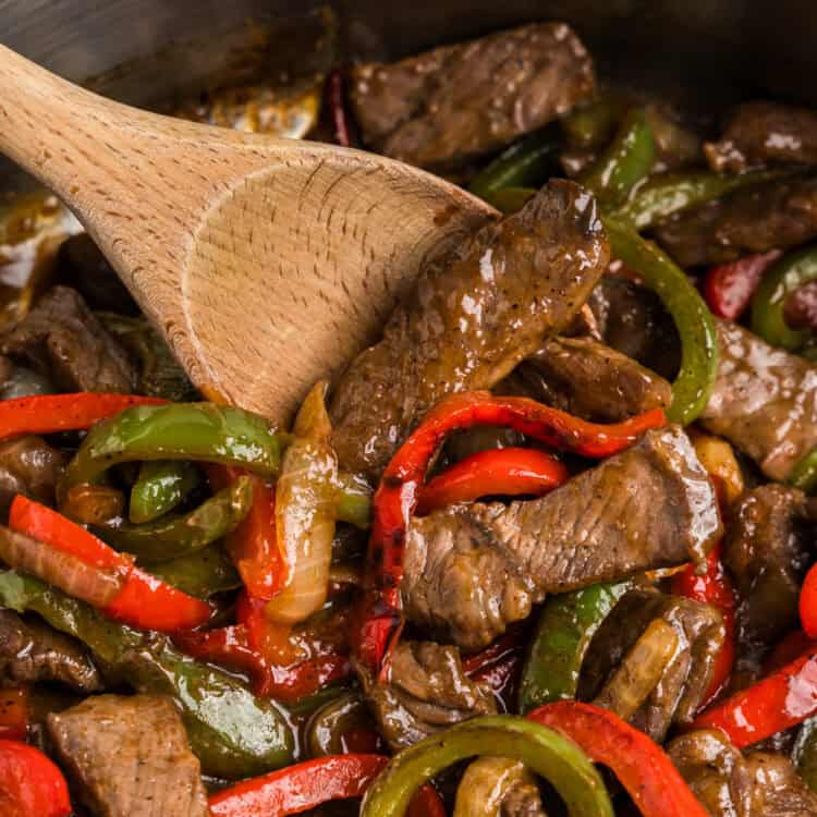 Close up picture of completed pepper steak in a pan.